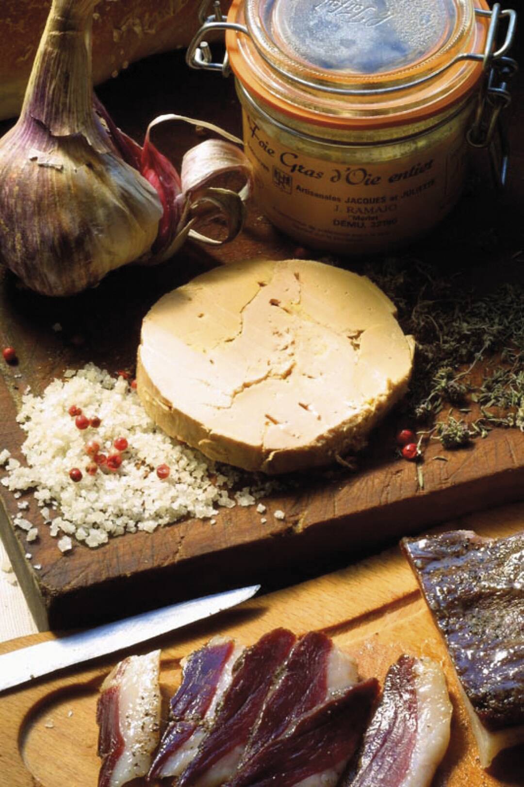 The gastronomy of the Gers and P&eacute;rigord: The gastronomy of the Gers and P&eacute;rigord is exceptional. The local products and specialities have an inimitable flavour, such as foie gras, confits, duck breast, truffles, Bergerac wines and cheese (Trappe d&#39;Echourgnac)