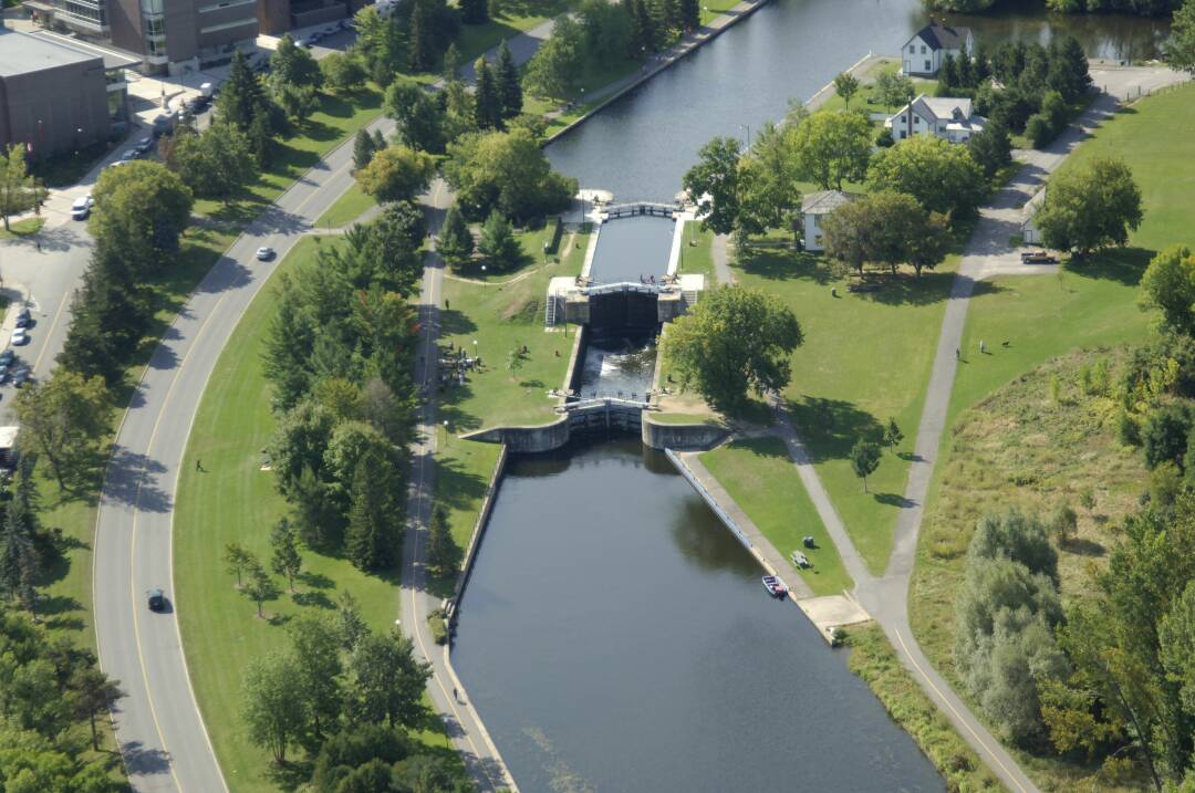 Ottawa&#39;s 8-lock ladder: a magnificent river structure