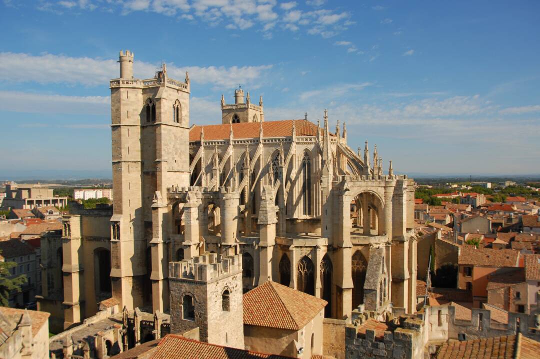 Narbonne, City of Art and History. As soon as you enter the town you will be impressed! You will pass under one of the only bridges in France with houses on it. This city was one of the main Roman garrisons outside Italy.