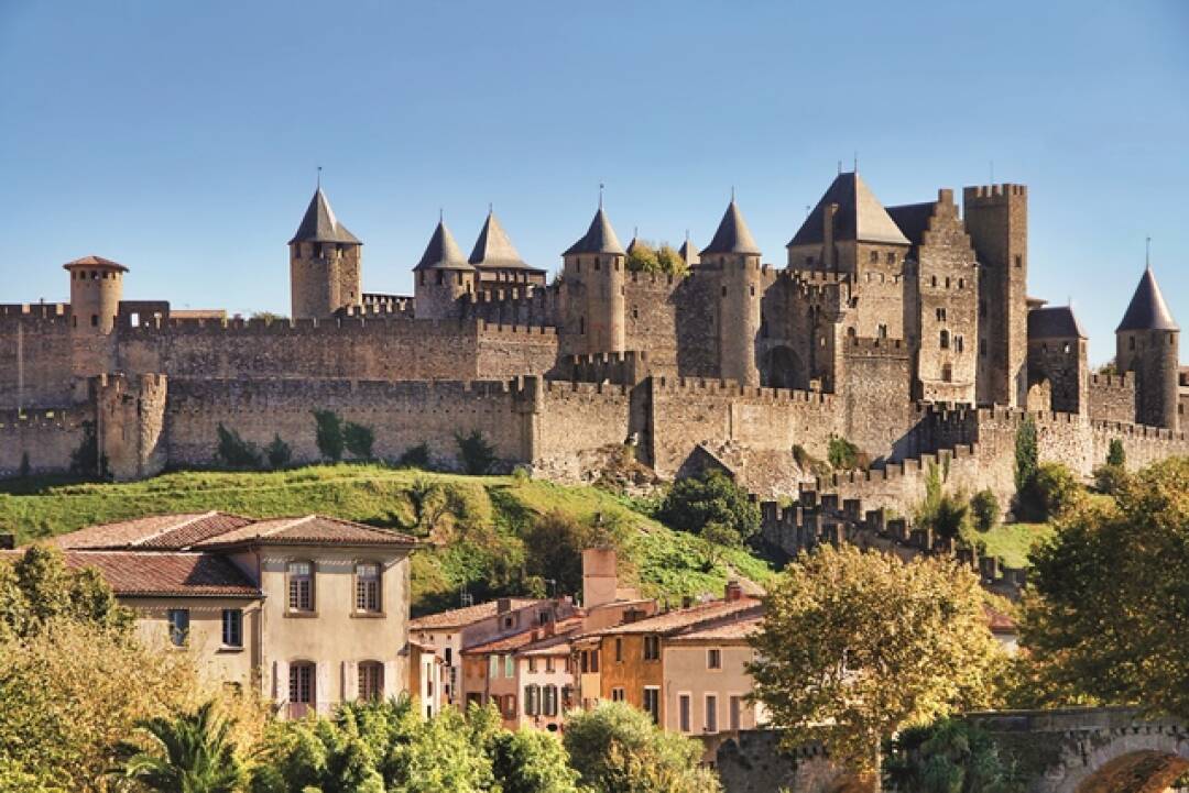 Carcassonne
This city is a double UNESCO World Heritage Site. Take a step up and discover the medieval city of Carcassonne which dominates the whole city!
