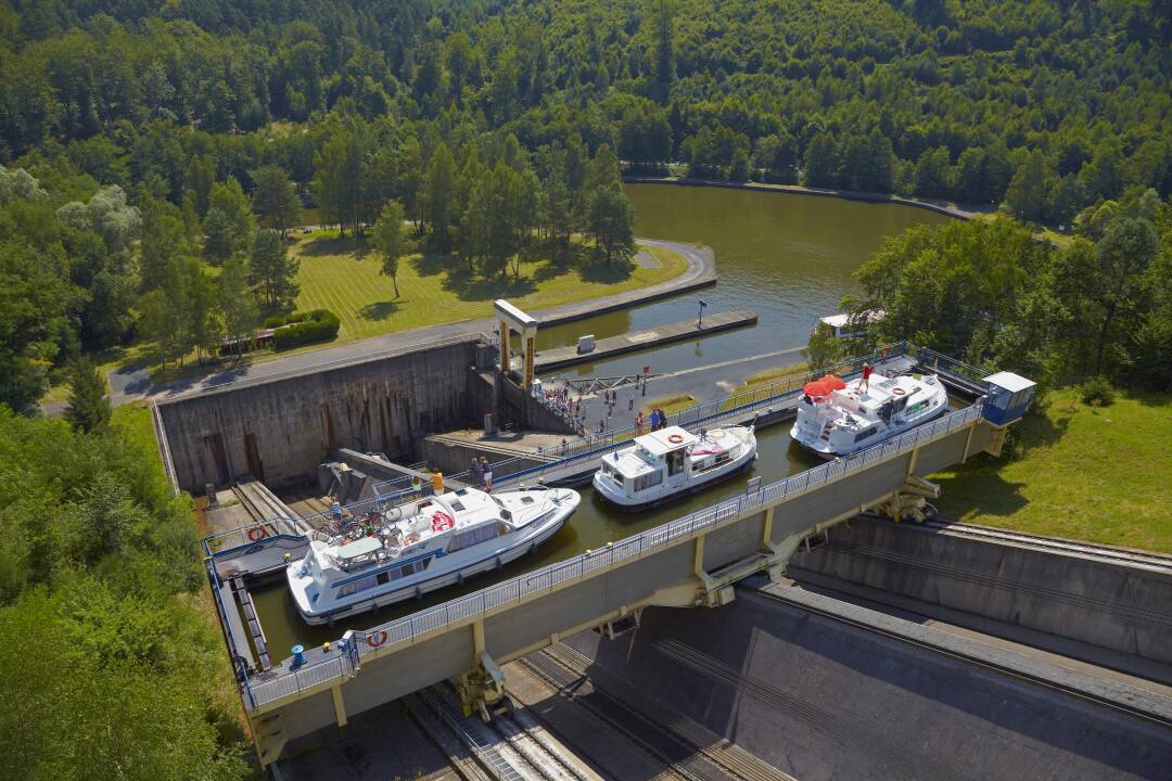 The Inclined Plan of Arzviller: This 850-ton, 43-metre long ferry avoids the need to pass through 17 locks (which used to take 8 hours, as opposed to 25 minutes now). It was completed in 1968.