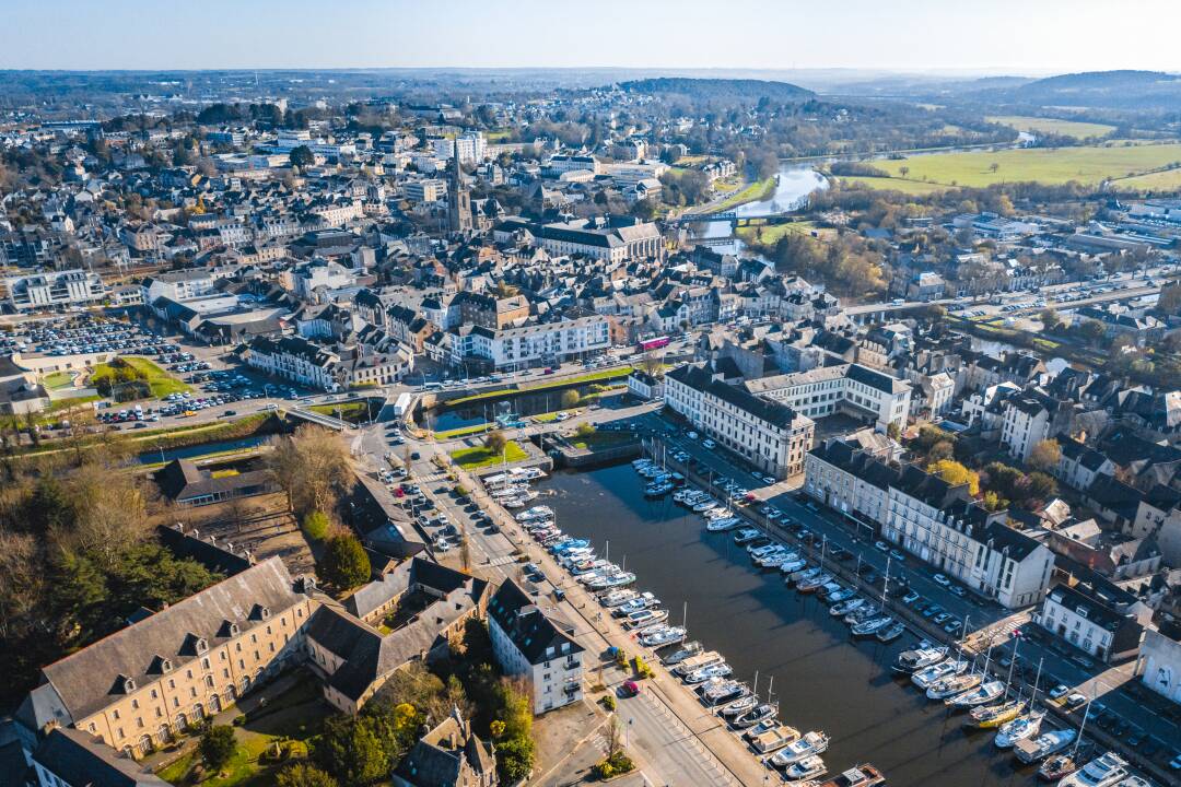 Redon: at the confluence of the Oust and Vilaine rivers. The old town, the magnificent Saint-Sauveur abbey and the richness of the landscape are to be discovered.&nbsp;

PORIEL Thibault