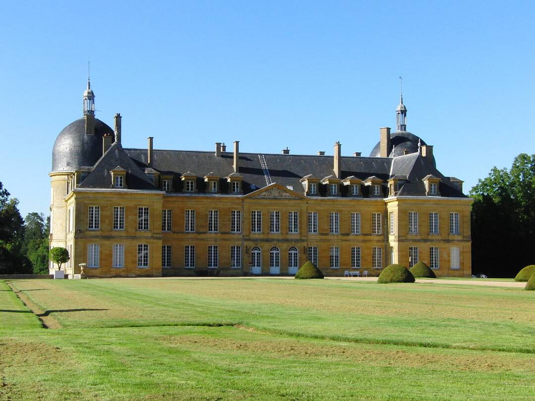 The Ch&acirc;teau de Palinges and its remarkable gardens: a historic monument located in the heart of a vast 35-hectare estate.
