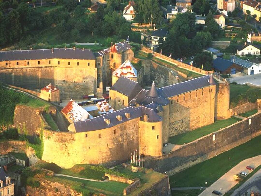 Sedan Castle, the largest castle in Europe! This 35,000 m&sup2; fortress was built almost 6 centuries ago.