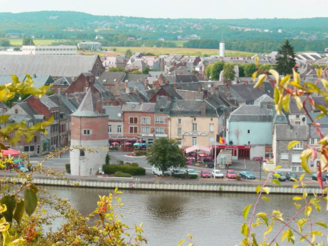 The Citadel of Charlemont&nbsp;

This fortress overlooking the town was built by order of Charles V in the 16th century to protect the town. The Citadel is open to visitors and can be explored on its own thanks to a signposted route or on a guided tour during the season.