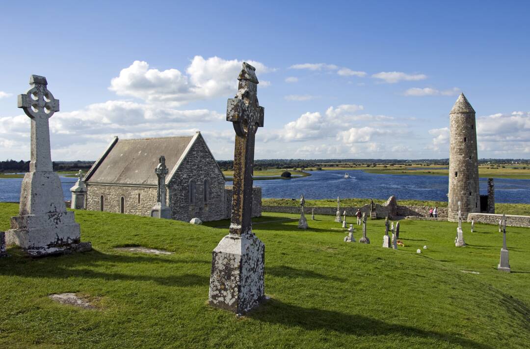 Clonmacnoise Monastery, a real immersion in Irish history