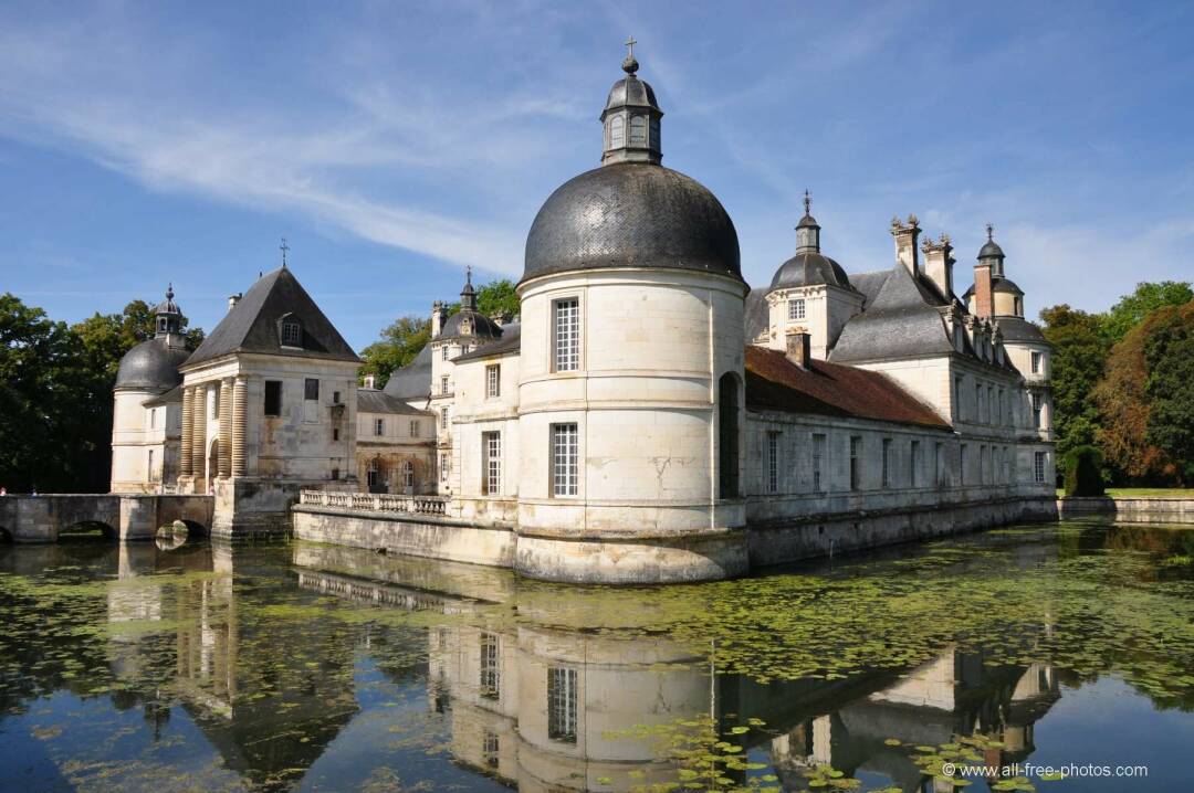 The Ch&acirc;teau de Tanlay, don&#39;t miss the opportunity to visit one of the most beautiful Renaissance residences in Burgundy.