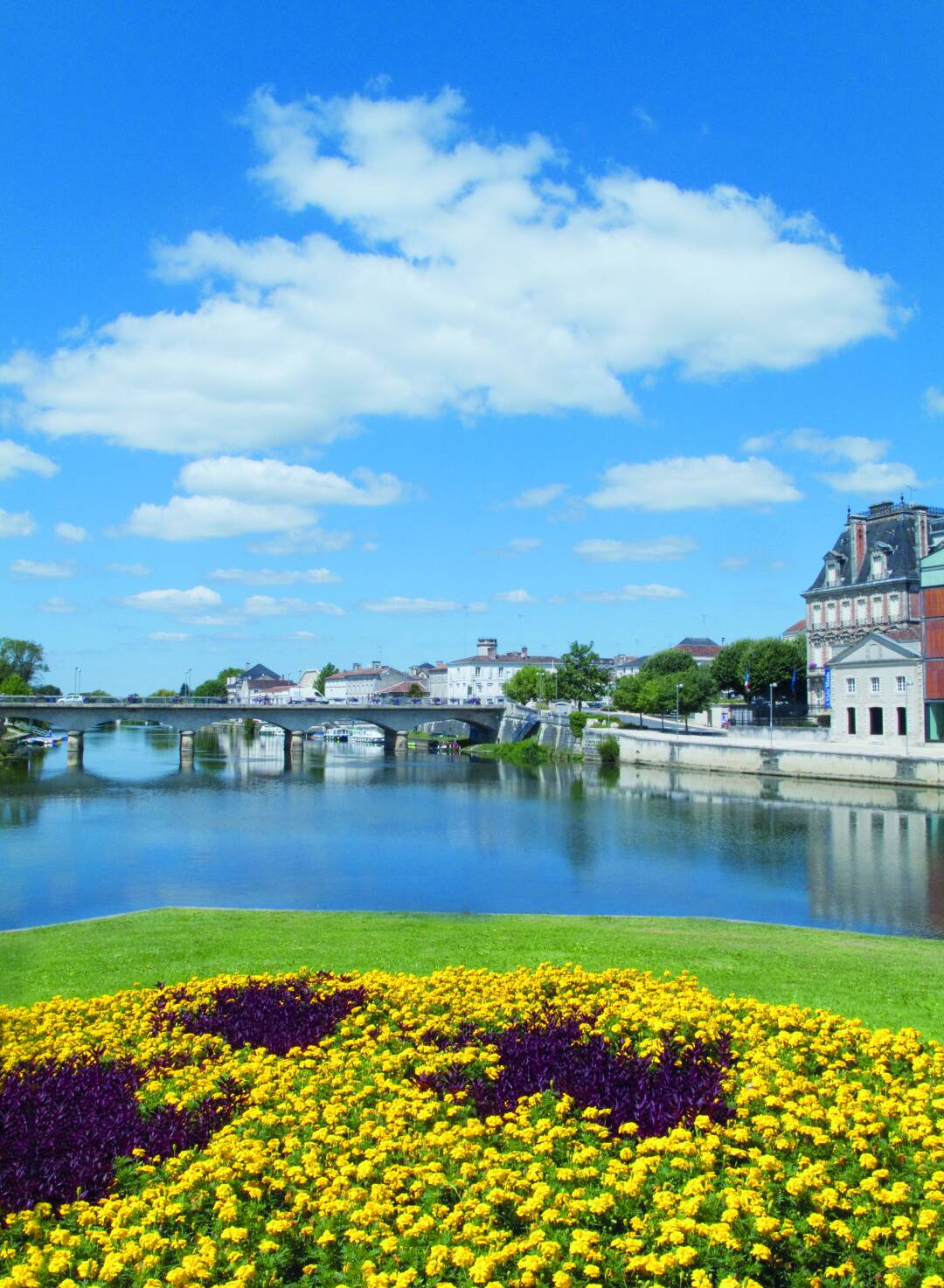 The town of Jarnac: Jarnac is the birthplace of the former president Fran&ccedil;ois Mitterrand, you can discover his birthplace or visit the Courvoisier Museum dedicated to the history and production of cognac