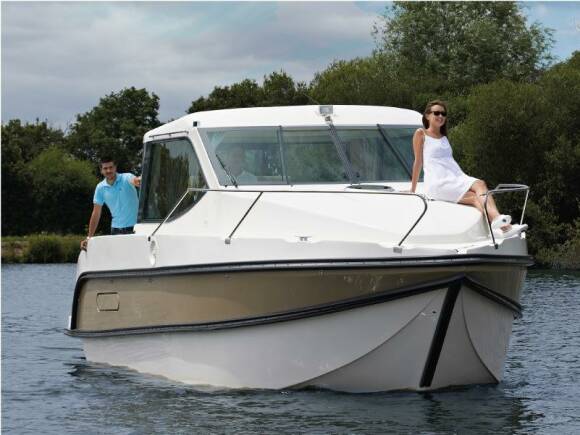 Boating Holidays with Sedan Primo - A Modern Boat