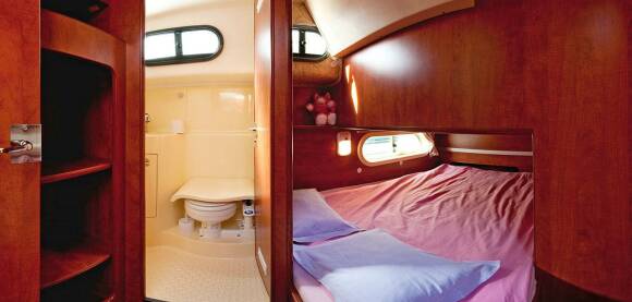 Sedan 1160 N - Satrboard Cabin with a Double Bed