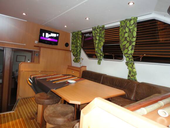 Tarpon 42 Trio Prestige - Lounge with Air Conditionning and Flat Screen