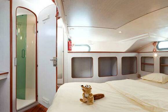 Confort 1350 VIP - Front Cabin with a Double Bed