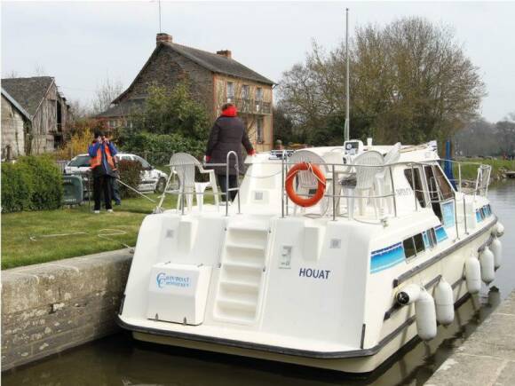 Canal Boat Tarpon 37 - Bow Thruster