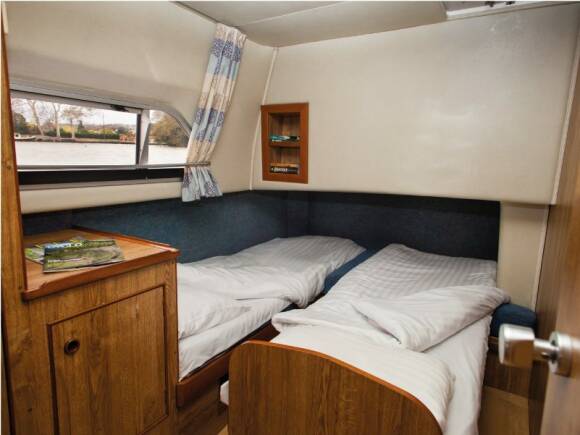 Cabin with choice of 1 Double Bed or 2 Single Beds