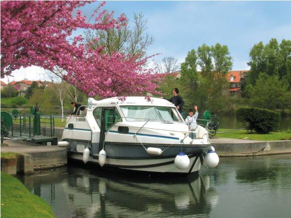 Boating Holidays with Confort 900 A - ext 5