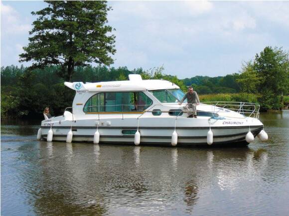 Boating Holidays Sedan 1000 A - 3 Cabins, ideal pour 4 Adults and 3 Children
