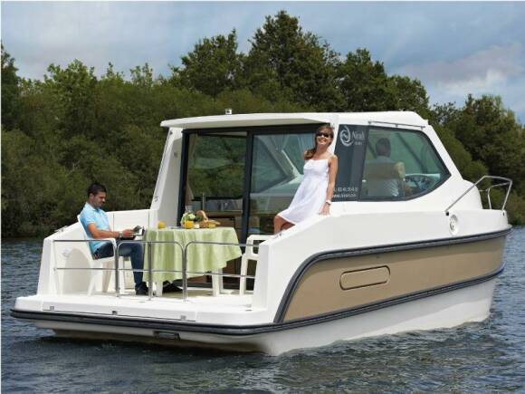 Boating Holidays with Sedan Primo - A Great Sundeck at the Rear