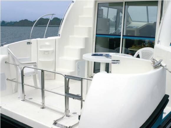 Boating Holidays with Estivale Duo - A great Sundeck at the Rear