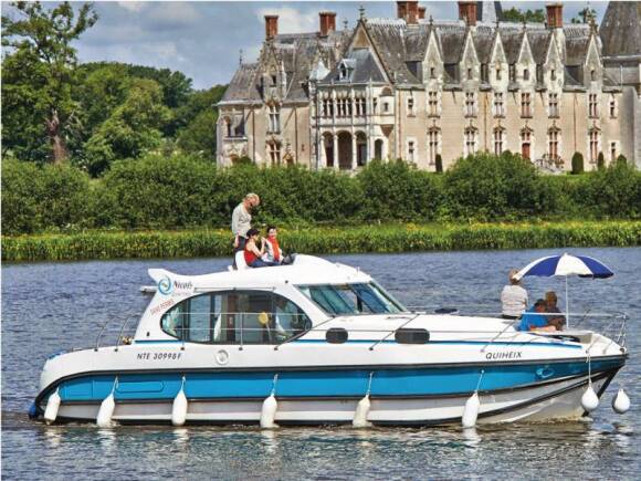 Boating Holidays with Estival Quattro - Outside Steering Position