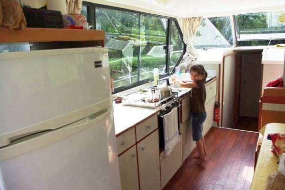 Sedan 1170 A - Kitchen with a Large Fridge