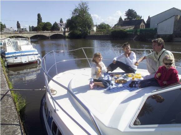 Boating Holidays with Tarpon 37 Duo Prestige - Another at the Front