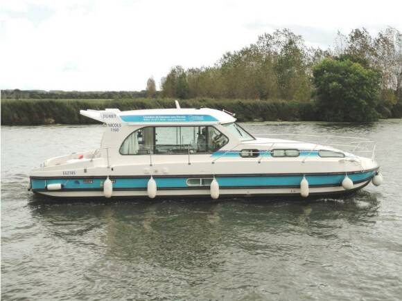 Boating Holidays with the Sedan 1170 A - 4 Cabins, ideal for 4 Couples