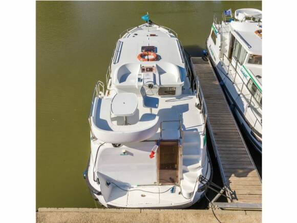 A Beautiful Furnished Sundeck