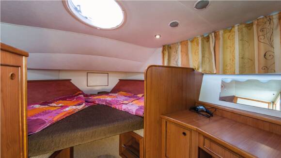 Europa 400 - Front Cabin, choice of 1 Double Bed or 2 Single Beds