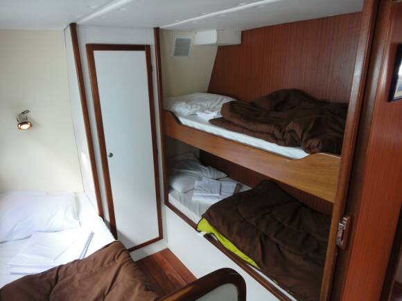 Tarpon 42 - Starboard Rear Cabin with 3 Bunk Beds