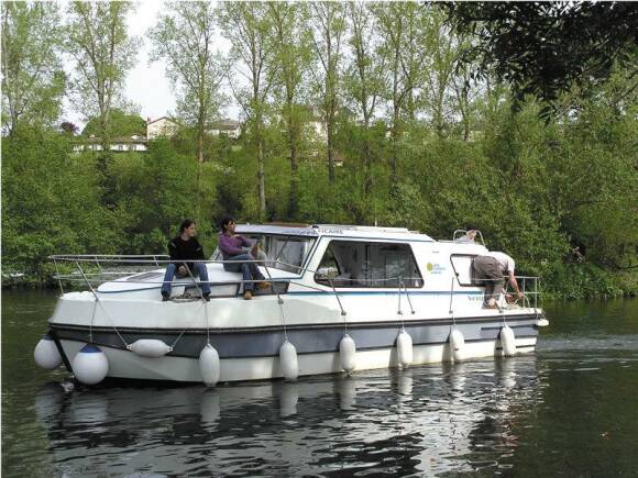 Boating Holidays with Riviera 1130 A