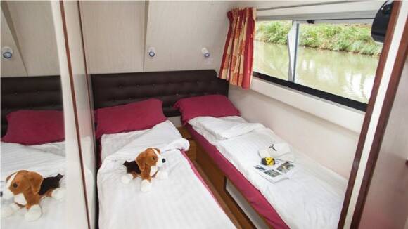Continentale - Portside Rear Cabin, choice of 1 Double Bed or 2 Single Beds