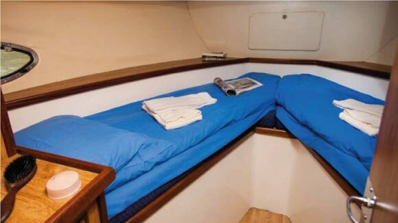 Crusader - Front Cabin with 2 Single Beds