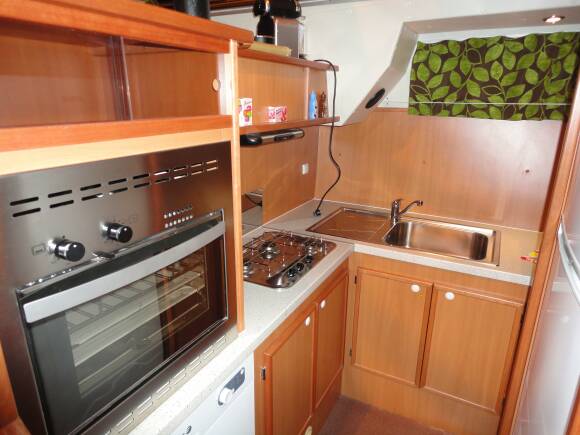 Tarpon 42 Trio Prestige - Kitchen with Dish Washer and Coffee Machine