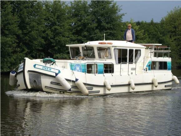 Boating Holidays with Penichette 1165 Fly Bridge - 2 Sundeck, 2 Steering Positions
