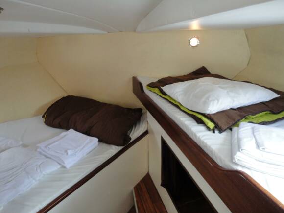 Tarpon 42 - Front Cabin with a Double Bed and a Single Bed
