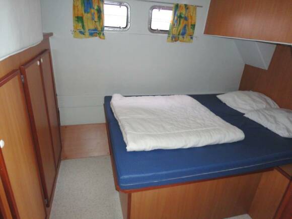 Tarpon 32 - Rear Cabin with a Double Bed and a Single Bed