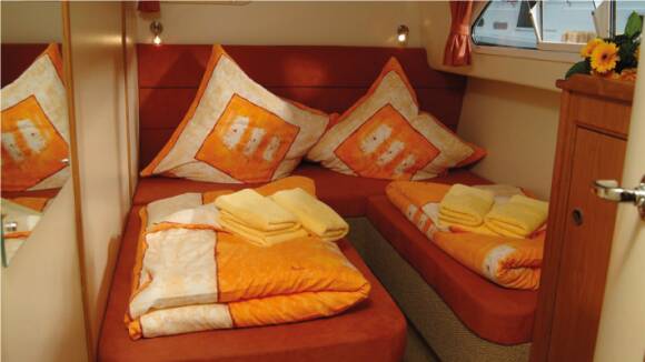 Europa 600 - Portside Rear Cabin, choice of 1 Double Bed or 2 Single Beds