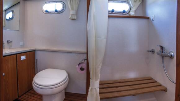 Linssen Grand Study 34.9 - Bathroom with Electric Toilets