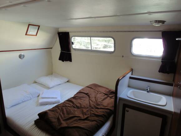 Tarpon 42 - Portside Rear Cabin with a Double Bed