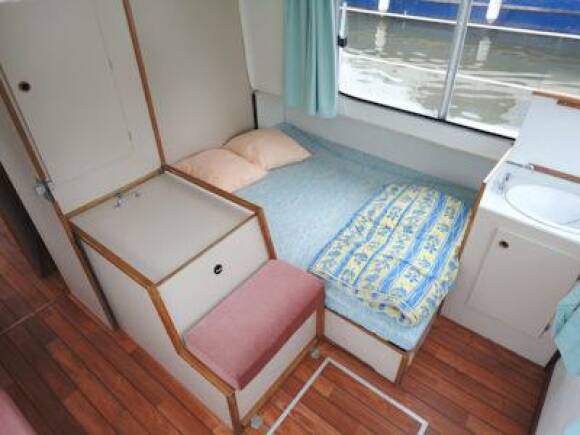 Eau Claire 1130 - Rear Cabin with a Double Bed and a Single Bed