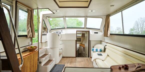 Continentale salon avec canapé blanc