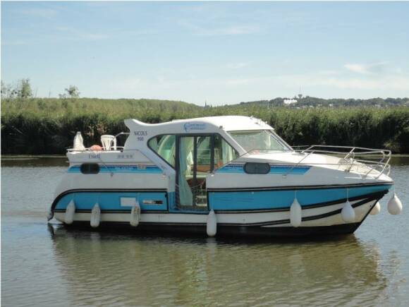Boating Holidays with Confort 900 A - A Sundeck at the Rear