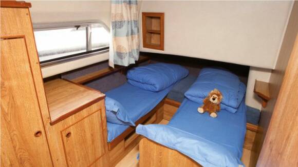 Classique - Starboard Rear Cabin choice of 1 Double Bed or 2 Single Beds