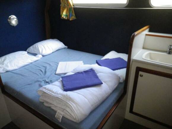 Tarpon 42 - Portside Rear Cabin wit a Double Bed