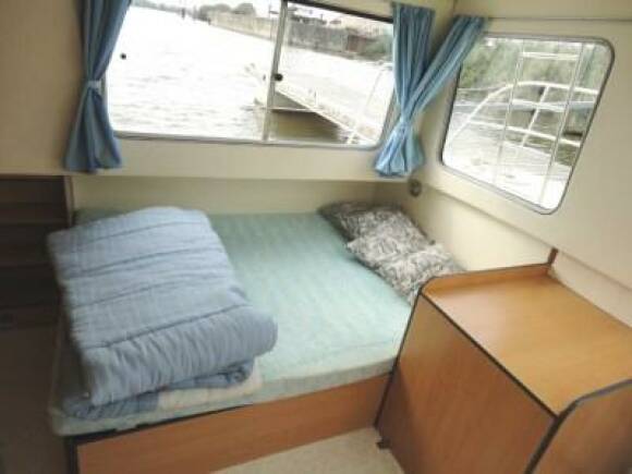 Eau Claire 930 - Rear Cabin with a Double Bed + a Single Bed