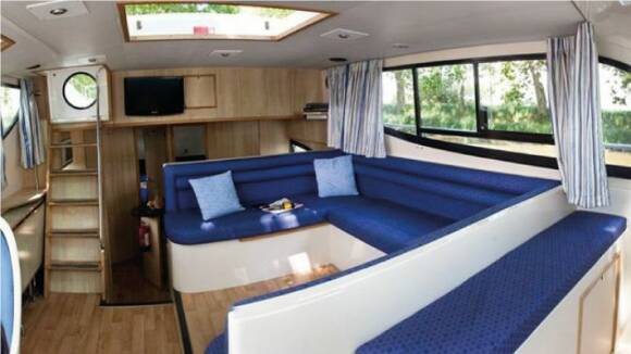 Magnifique - Lounge with DVD Flat Screen, convertible in a Double Bed