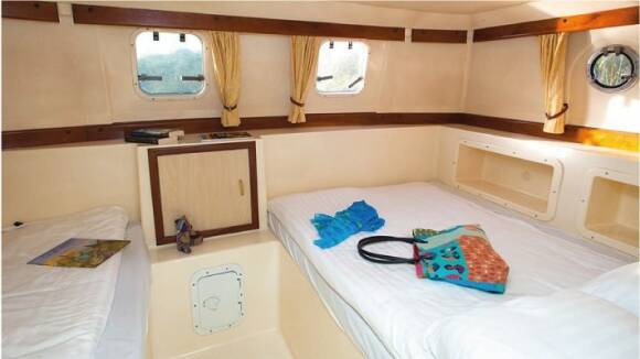 Sheba - Rear Cabin with 1 Double Bed and 1 Single Bed