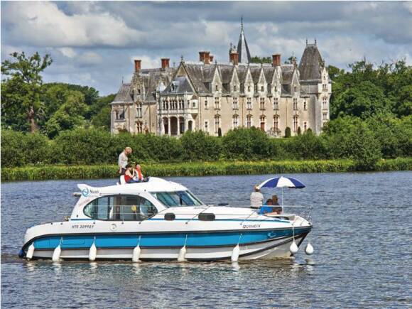 Boating Holidays with Estival Quattro S - Another at the Rear