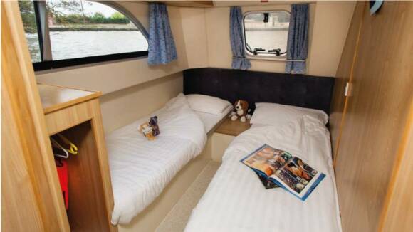 Salsa B - Starboard Rear Cabin choice of 1 Double Bed or 2 Single Beds