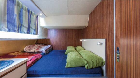 Penichette 1260 R - Central Cabin with a Double Bed